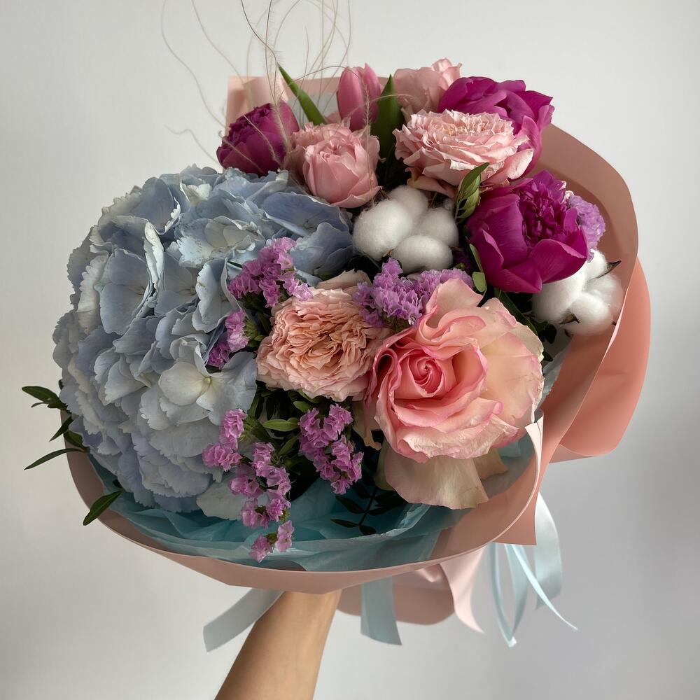 Букет из гортензии ,пиона ,тюльпана ,французская роза